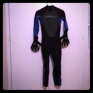 O’Neill Youth size 12 wetsuit w/gloves